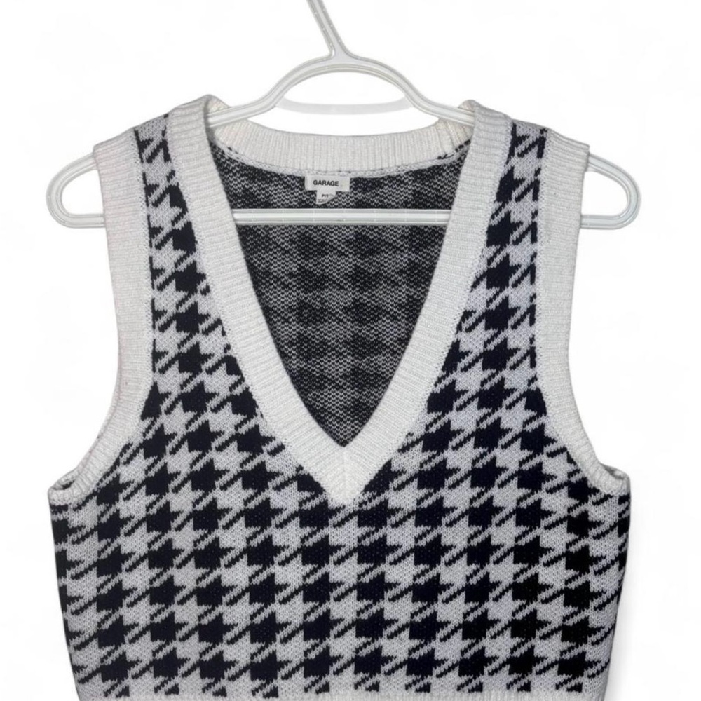 (3 for $30) Garage Black and White Knit Houndstooth Vest